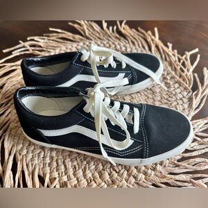 New Vans Kids Black and White Sneakers boys size 5.5